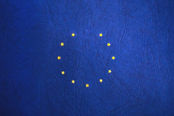 EU-fórumok: államháztartási hatás — European Union flag with missing stars representing Brexit concept.