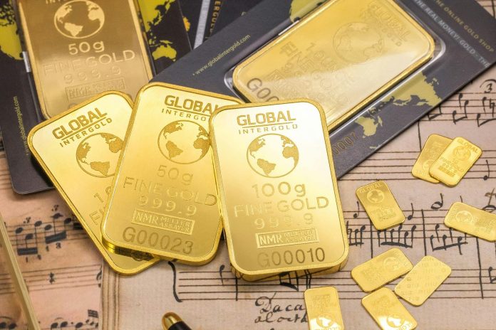 Nemzetközi befektetés: új szabályozási környezet — Gold bars stacked on sheet music, showcasing wealth and luxury with fine detail.