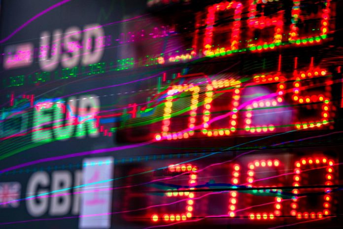 Offshore vagyon: költségvetési vonatkozások — Vibrant stock market display showing exchange rates for USD, EUR, and GBP. Perfe