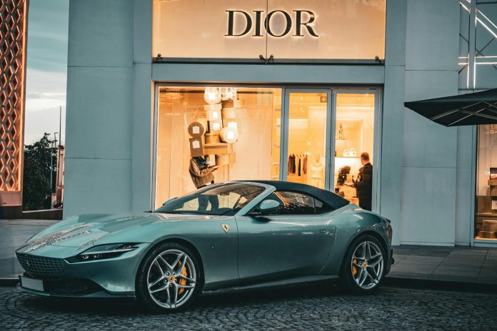 Vagyonos családok mindennapjai: államháztartási hatás — A sleek Ferrari parked in front of a Dior store in Istanbul, capturing a blend o