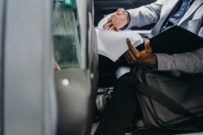 Forbes 2025: A magyar elit rekordot döntött — 11 020 milliárd forint a száz leggazdagabbnál — Busy crop anonymous African American male preparing impo