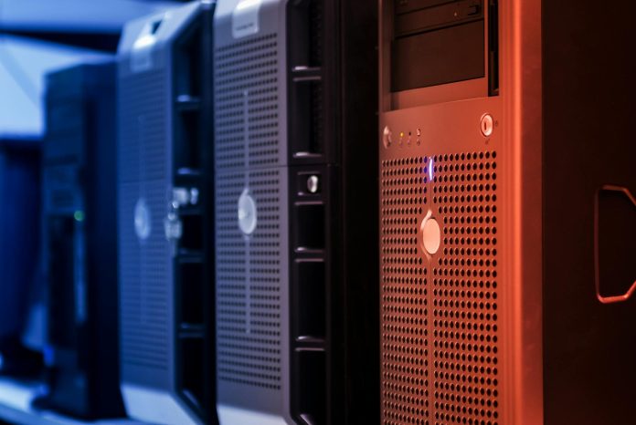 IT beruházás-monitor: RRF-érintettség — Close-up of tower servers in a data center with blue and red lighting.