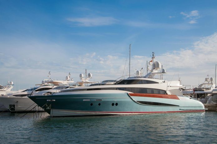 Elit fogyasztás: OLAF-jelentések kontextusában — A collection of sleek yachts docked at a serene marina with a bright blue sky ab