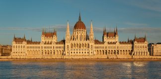 Tisza alkotmánymódosítási javaslat (16. iromány) — KEKVA-visszaszerzés és miniszterelnöki időkorlát Magyar Országház, Budapest