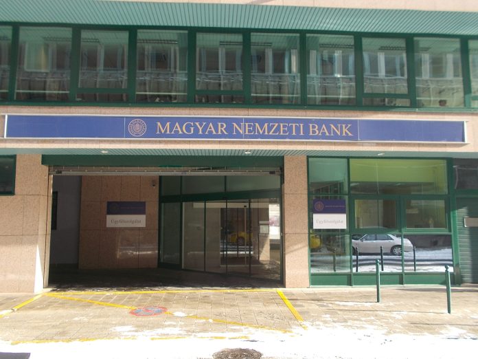 Magyar Nemzeti Bank, Krisztina tér (OPUS Global pénzügyi kontextus)